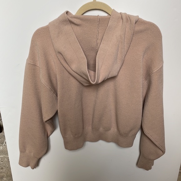 Onzie brand tan pullover cropped sweater - Picture 3 of 3